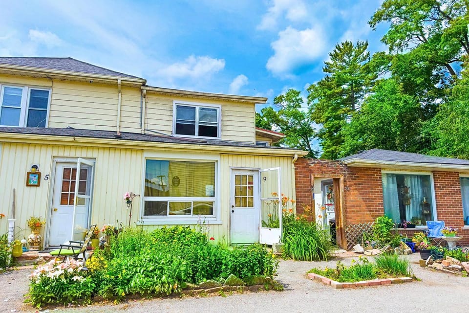 Pet Friendly Home Near Lock 32 & Beach Park Apartment in Kawartha Lakes