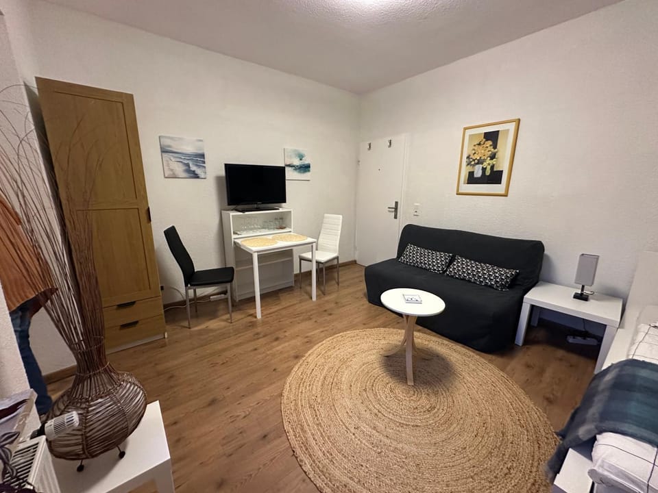 TV and multimedia, Seating area, Dining area