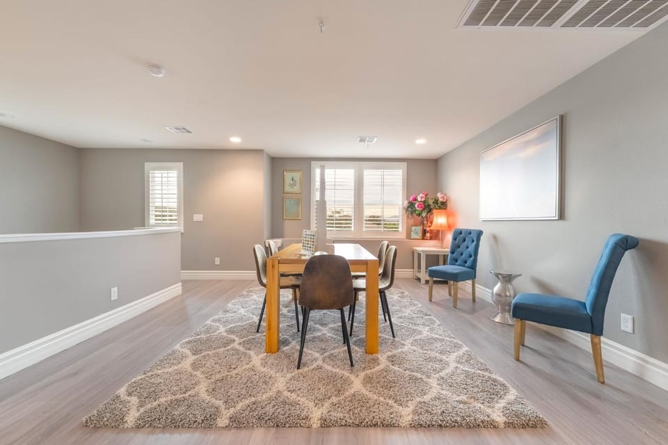 Large Groups! Game Room BBQ, Spacious, Near Strip House in Rhodes Ranch