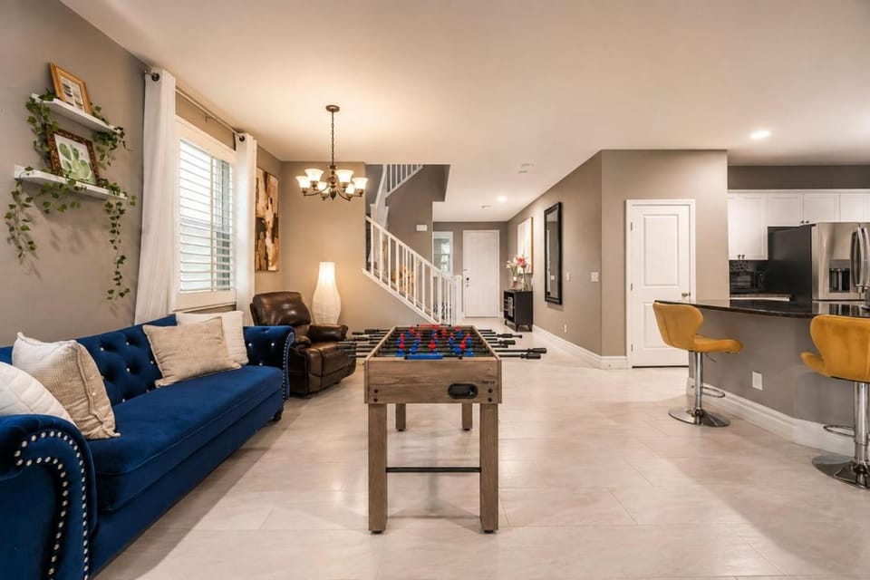 Large Groups! Game Room BBQ, Spacious, Near Strip House in Rhodes Ranch