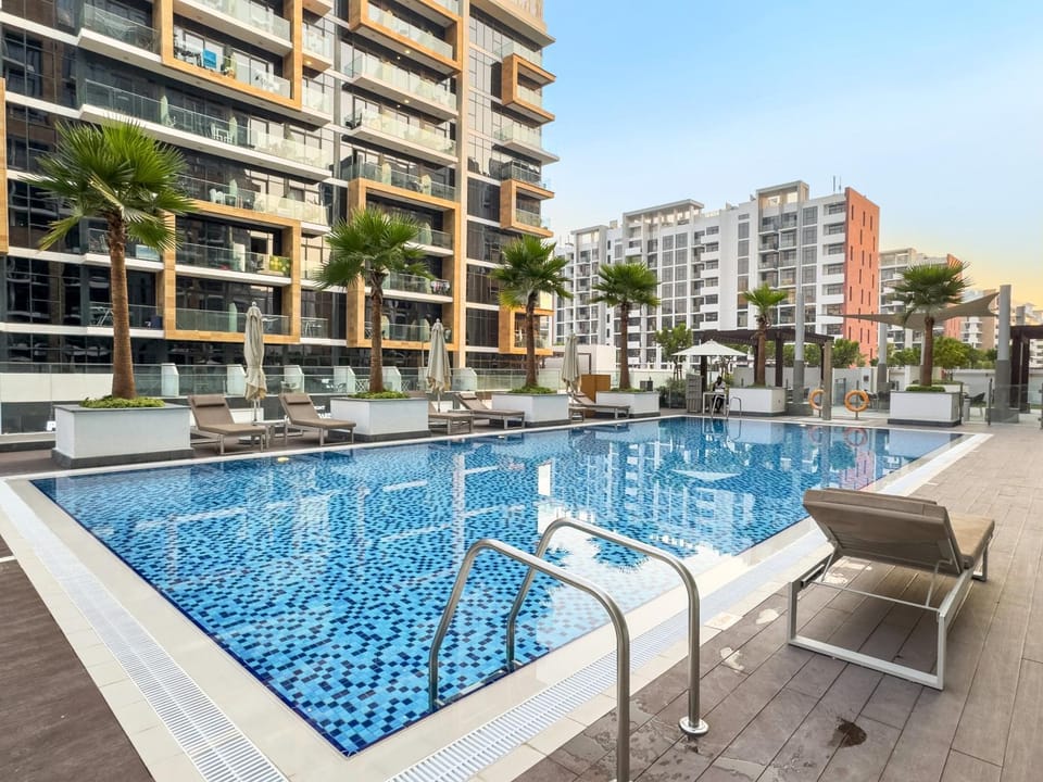 Property building, Swimming pool, sunbed