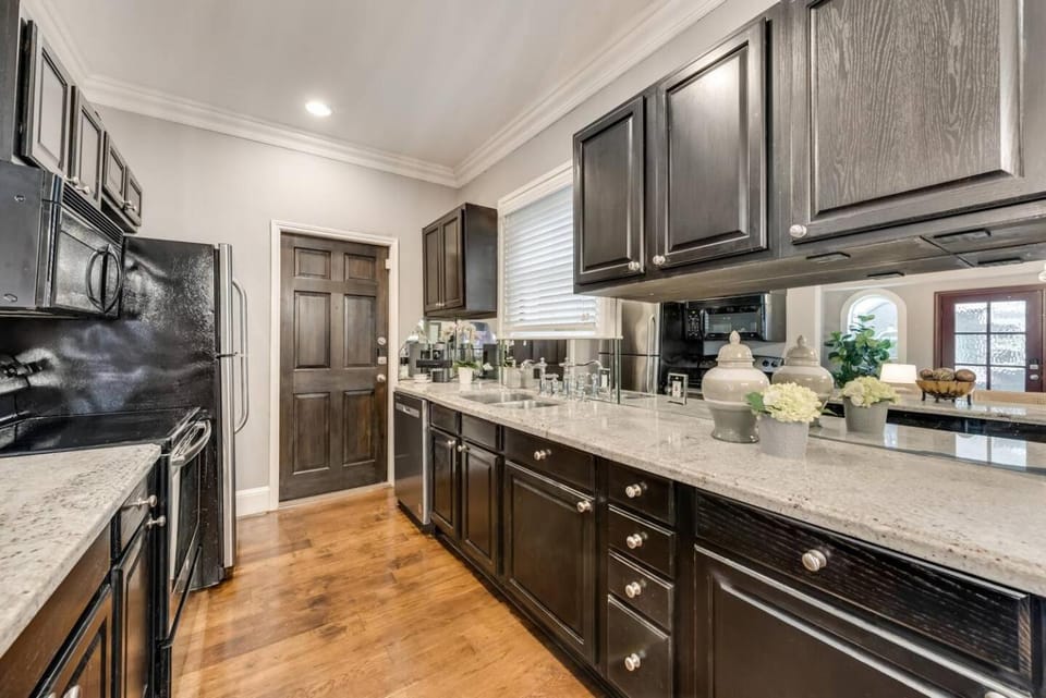 Wellness-Focused King Suite w Resort Access House in Dallas