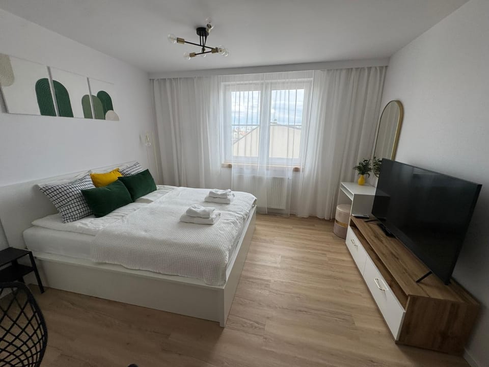 Communal lounge/ TV room, Bed, TV and multimedia, Photo of the whole room, Evening entertainment, Bedroom, towels