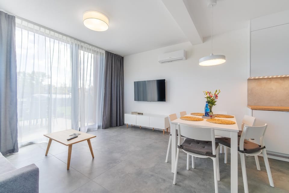 TV and multimedia, Kitchen or kitchenette, Living room, Seating area, Dining area, Evening entertainment, air conditioner