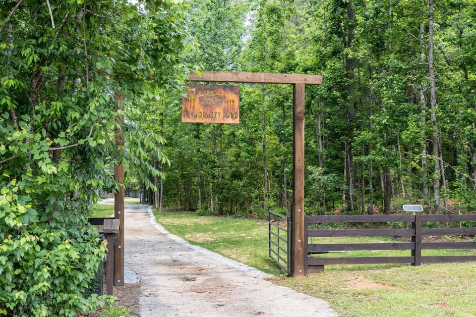 Tranquility Pond Cabin - Nature Retreat on 5 Acres Cabin in Georgia