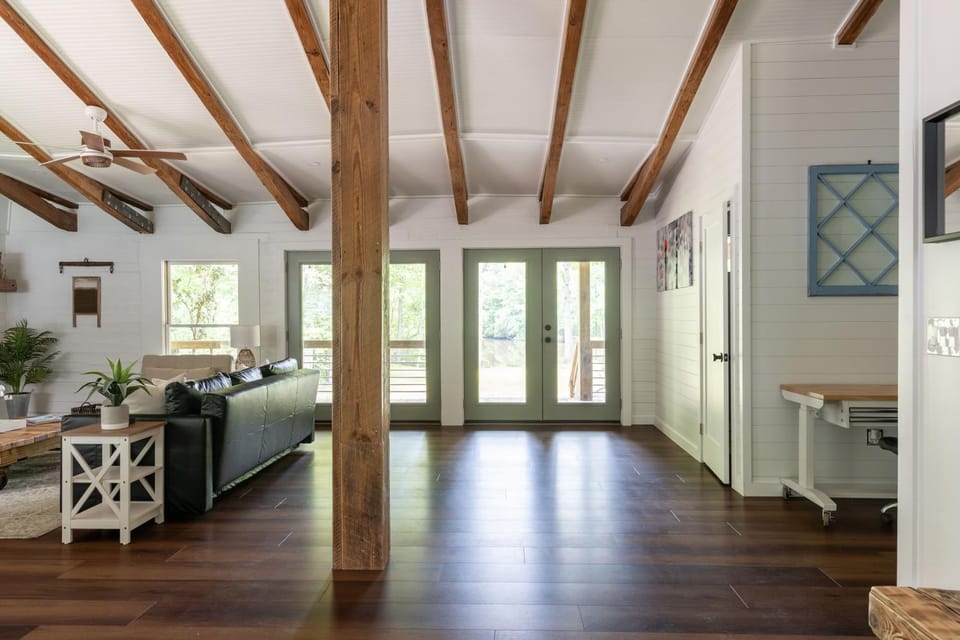 Tranquility Pond Cabin - Nature Retreat on 5 Acres Cabin in Georgia