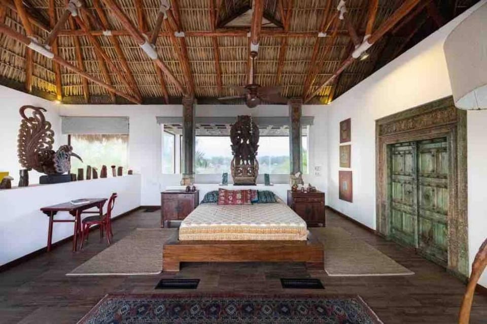 It has many valuable ASIAN ANTIQUES House in Monterrico