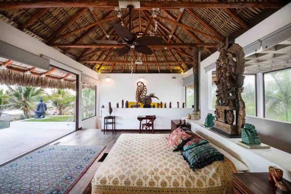It has many valuable ASIAN ANTIQUES House in Monterrico