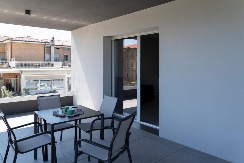 Patio, Day, View (from property/room), Balcony/Terrace, Seating area, Dining area