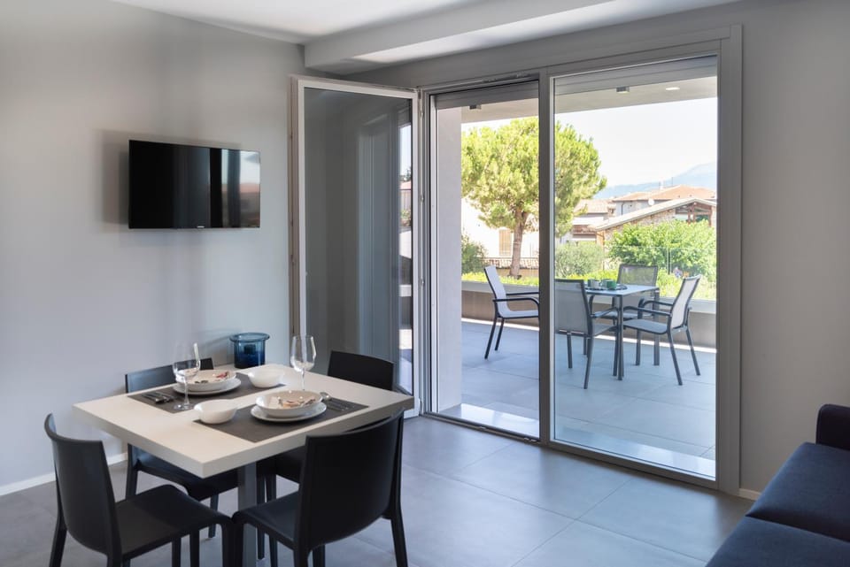 Patio, View (from property/room), Balcony/Terrace, Living room, Seating area, Dining area