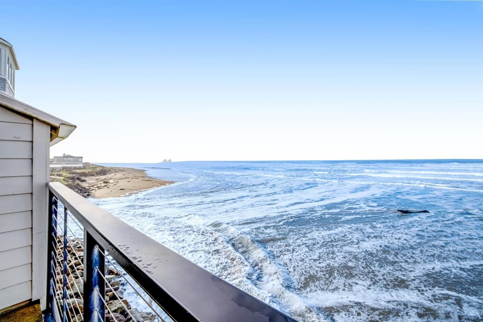 Beachy View at Rock Creek Inn House in Rockaway Beach