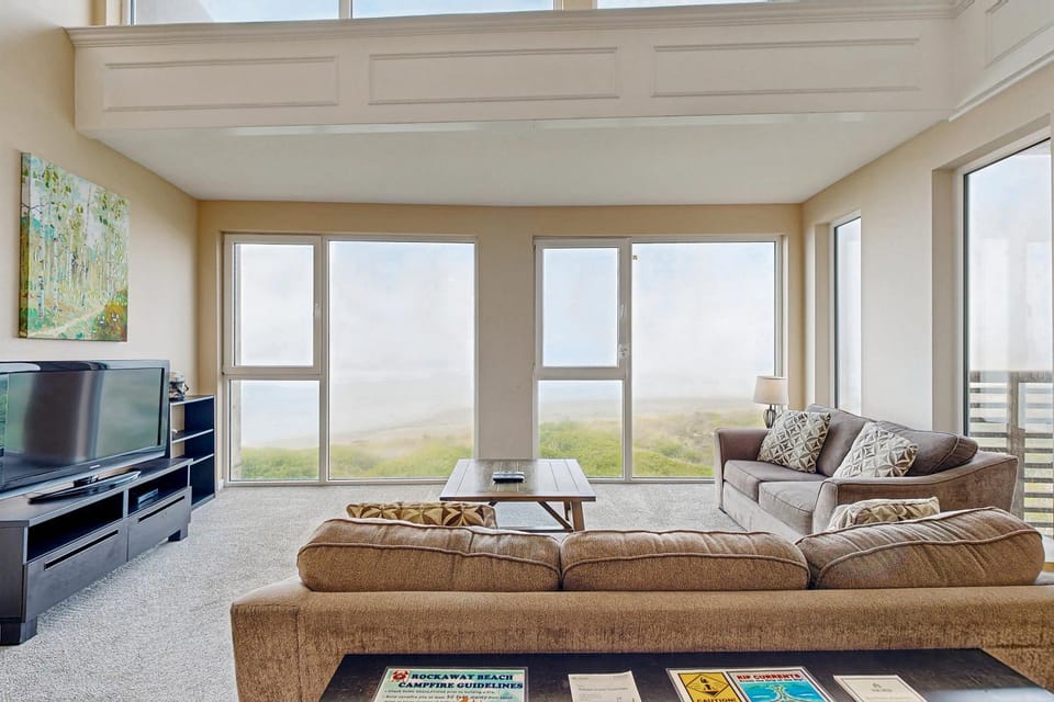 The Oceanfront Estate #204 House in Rockaway Beach