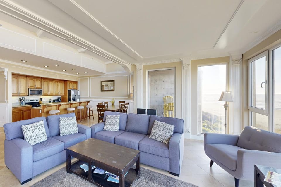 The Modern Oceanfront View Condo #203 House in Rockaway Beach