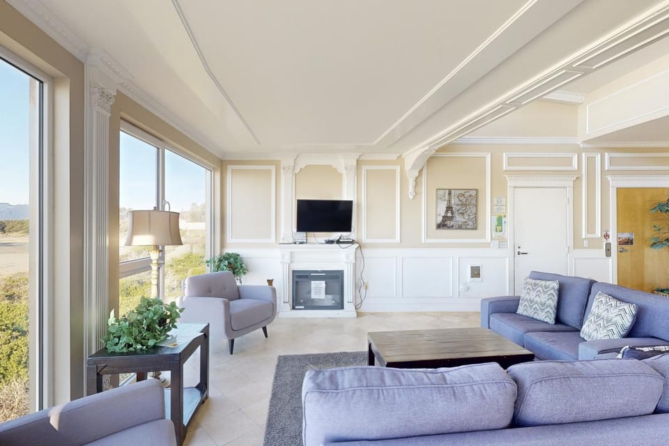 The Modern Oceanfront View Condo #203 House in Rockaway Beach