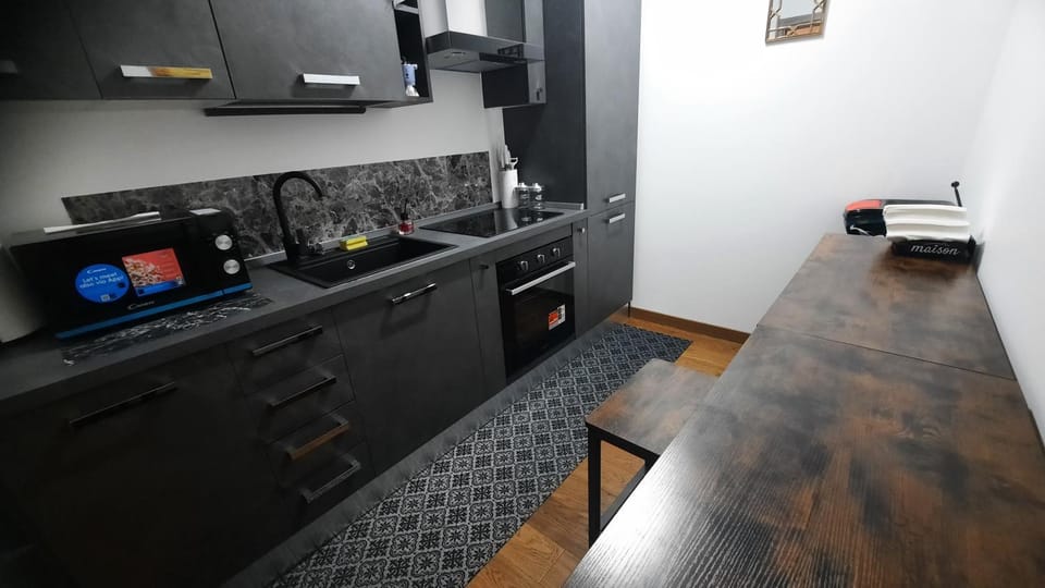 Kitchen or kitchenette, Dining area, dishwasher, oven, stove