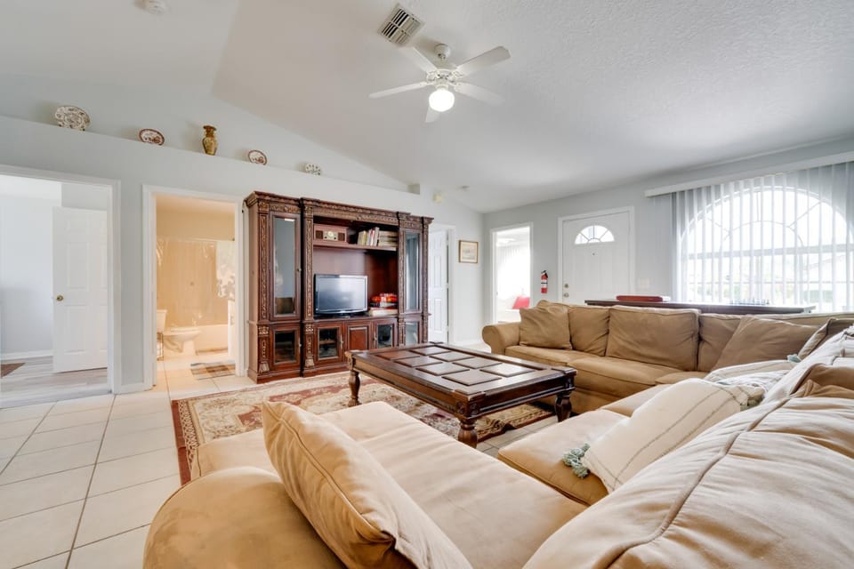 Fenced Yard & Game Room: Family Home in Kissimmee! House in Poinciana