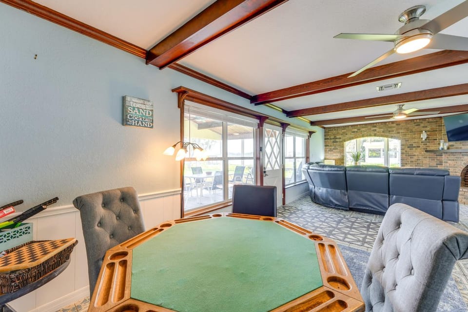 Lake Dora Escape: Canal Access & Seaplane Sights! Apartment in Tavares