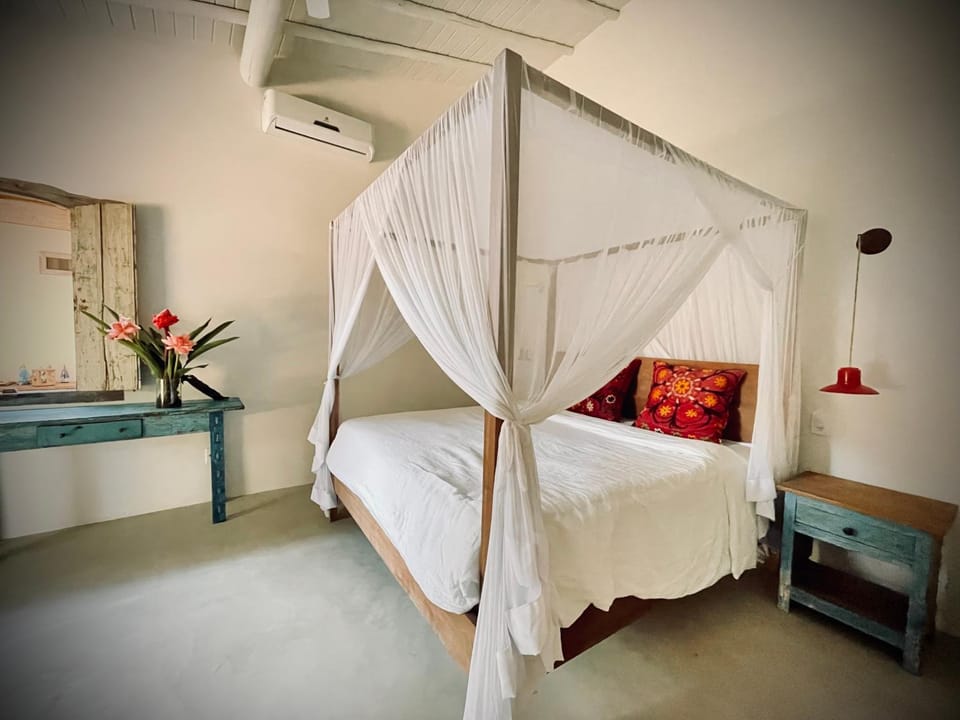 Bed, Photo of the whole room, Bedroom, air conditioner
