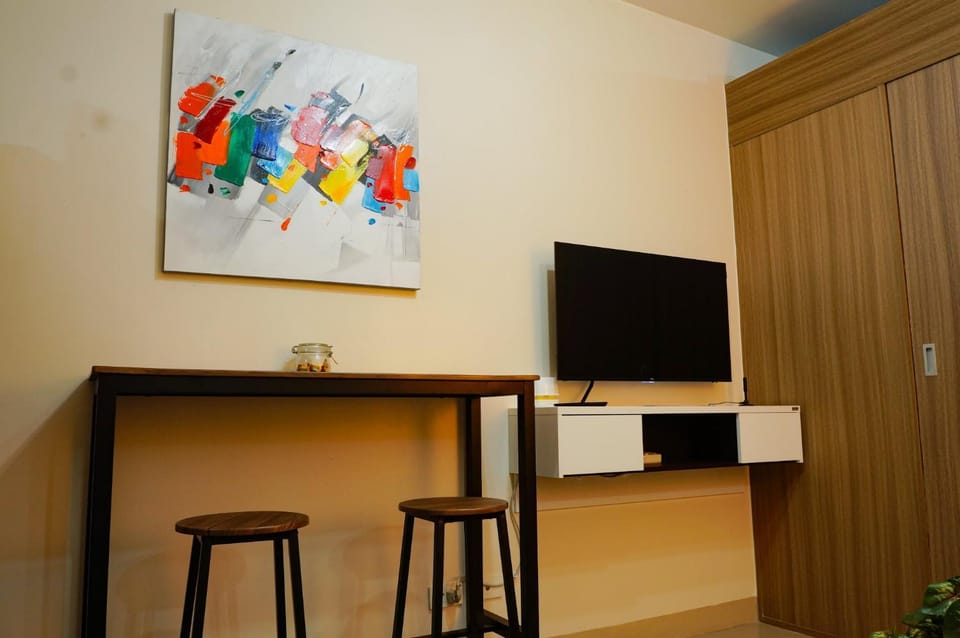 Shore 2 Residences near MOA, NAIA, PITX Apartment in Pasay