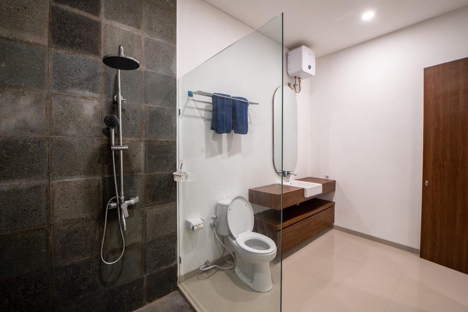 Shower, Toilet, Bathroom, towels