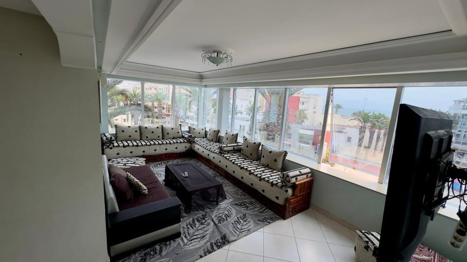 Communal lounge/ TV room, TV and multimedia, Living room, Sea view