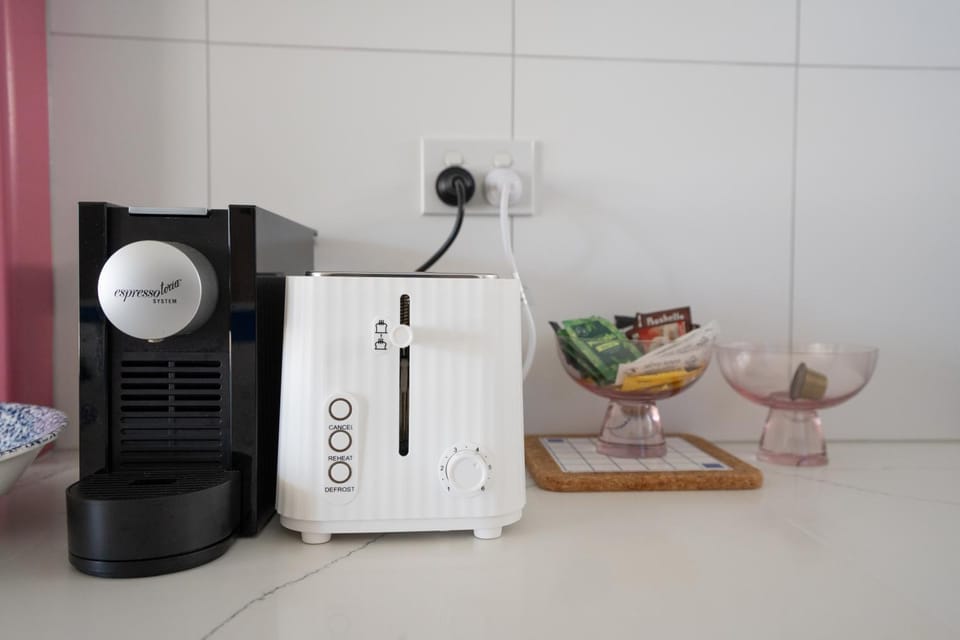 Coffee/tea facilities, toaster