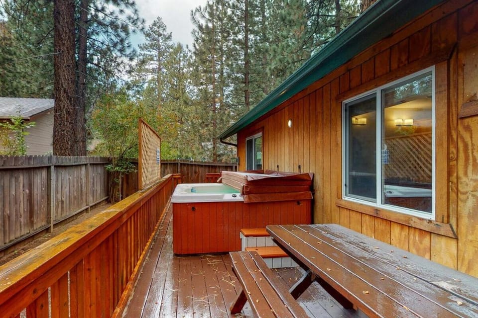 Peregrine Palace ~ Renovated Cabin w/ Private Hot Tub & Deck - Near Snow Summit & Bear Mountain Cabin in Big Bear