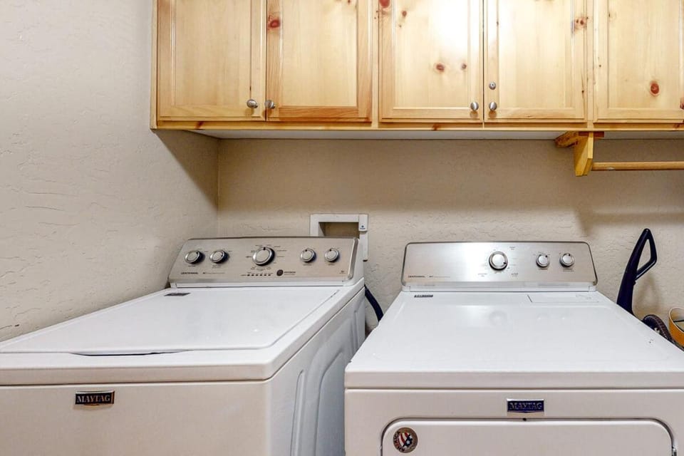Peregrine Palace ~ Renovated Cabin w/ Private Hot Tub & Deck - Near Snow Summit & Bear Mountain Cabin in Big Bear