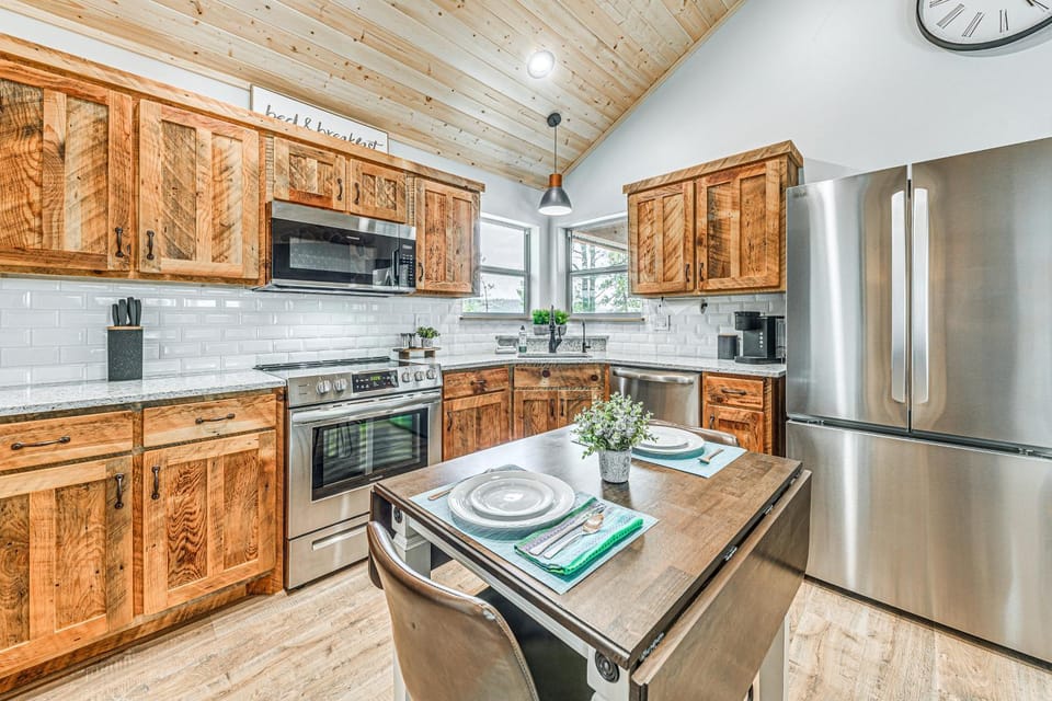 Walkable Location & Scenic Views: Ruidoso Cabin! Cabin in Ruidoso