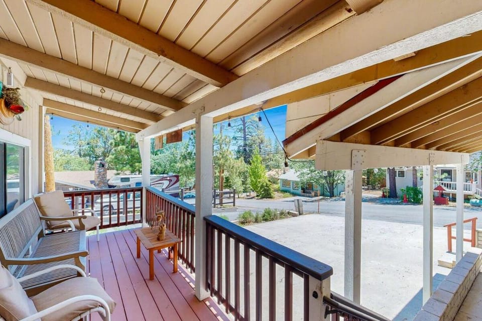 Lazy Bear Cabin ~ Dog-friendly home with private hot tub, ping-pong, basketball & firepit Cabin in Big Bear