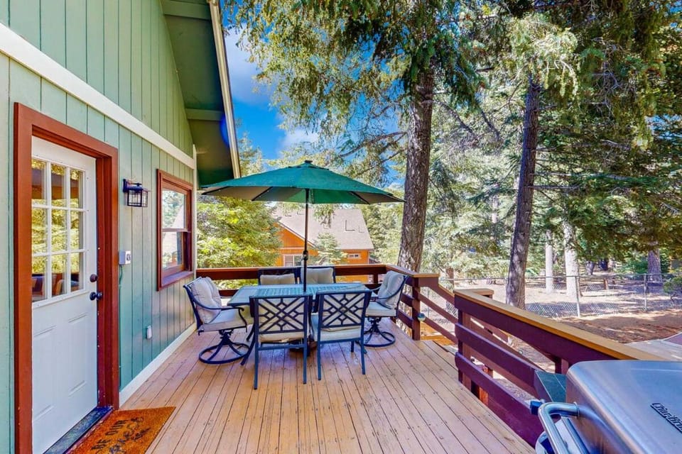 Quiet Cabin ~ End of Cul-De-Sac Location Private Hot Tub, Fenced Yard, Boat Parking Cabin in Big Bear