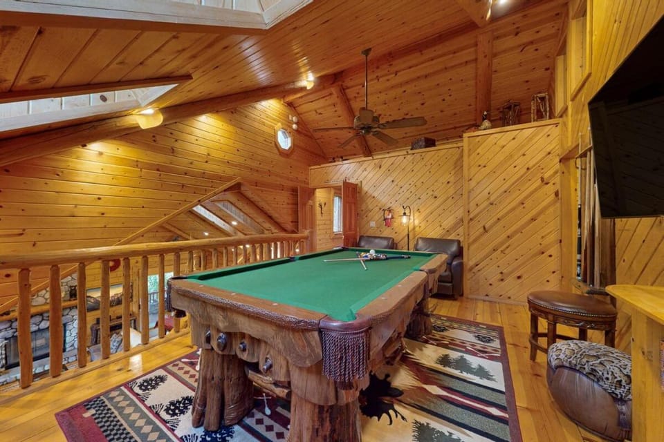 Moonridge Branchwater Lodge with Hot Tub & Game Loft Near Bear Mountain House in Big Bear