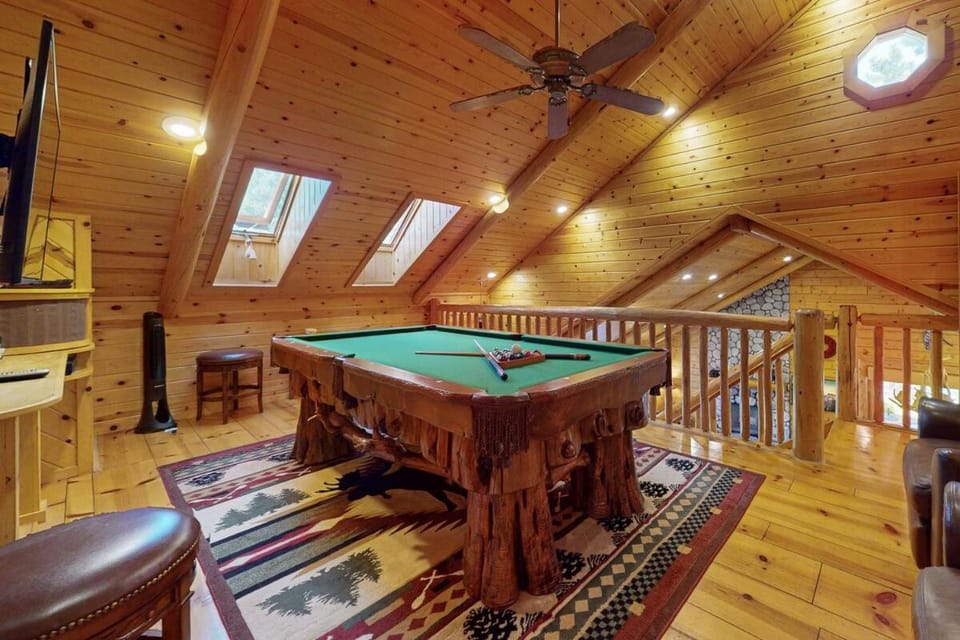 Moonridge Branchwater Lodge with Hot Tub & Game Loft Near Bear Mountain House in Big Bear