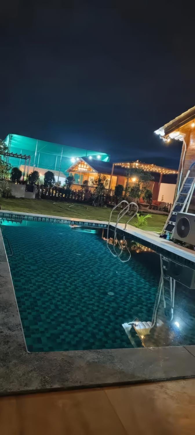 Swimming pool
