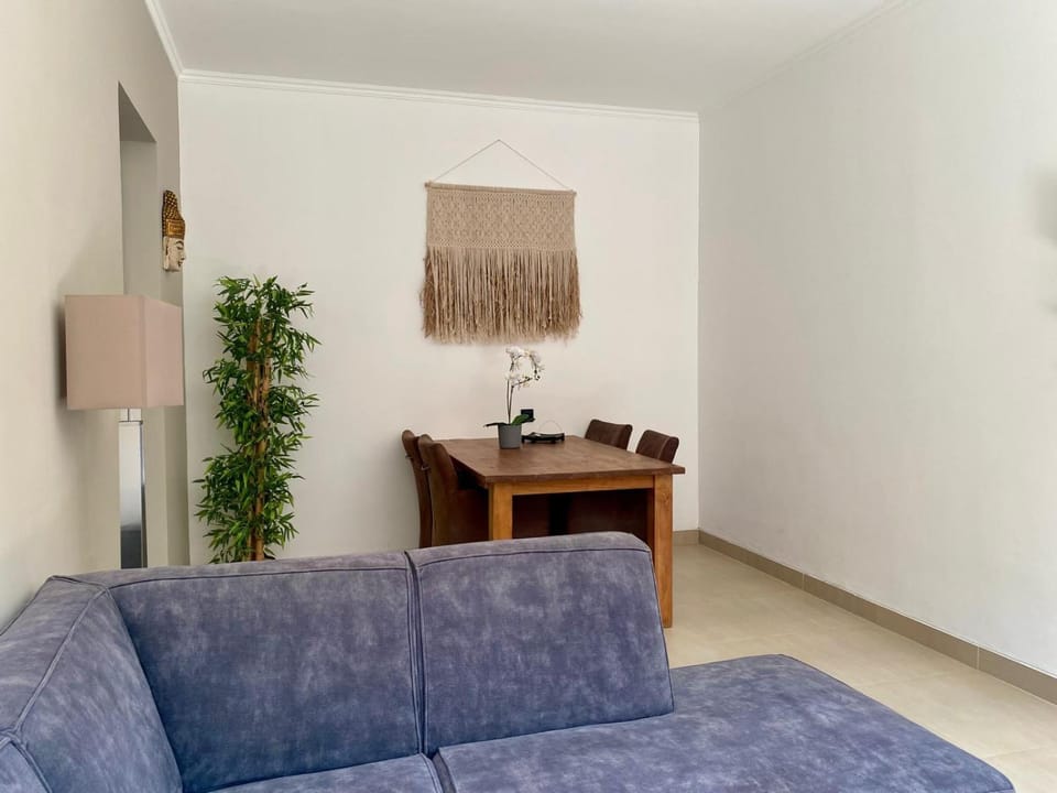 TV and multimedia, Living room, Seating area, internet