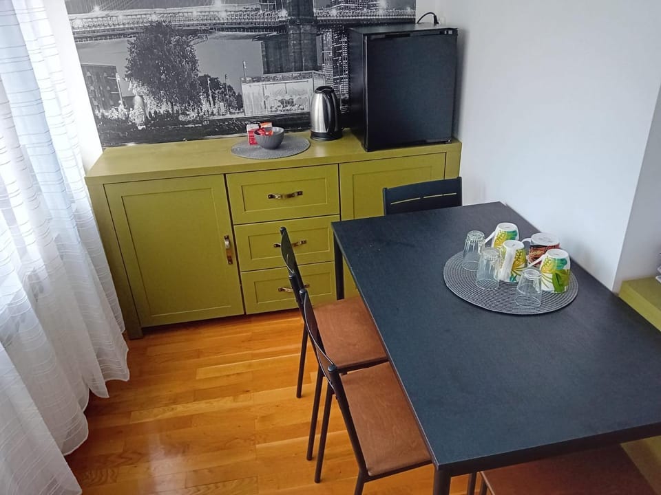 Coffee/tea facilities, Seating area, Time of day