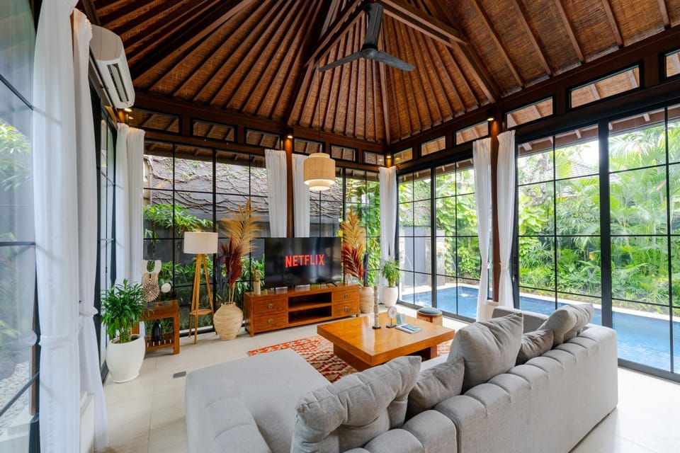 Communal lounge/ TV room, TV and multimedia, Living room