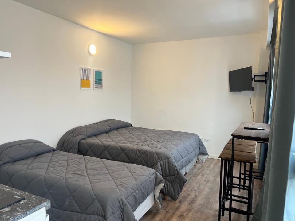 Bed, TV and multimedia, Photo of the whole room