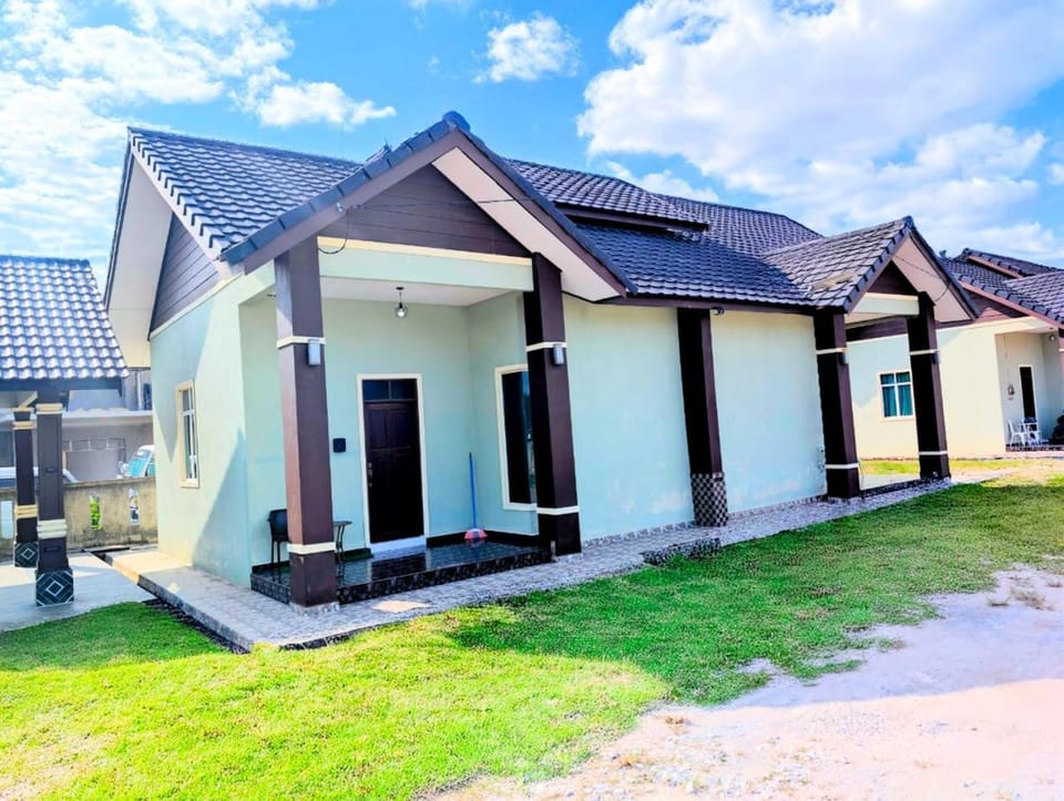 Property building, Garden, Garden view