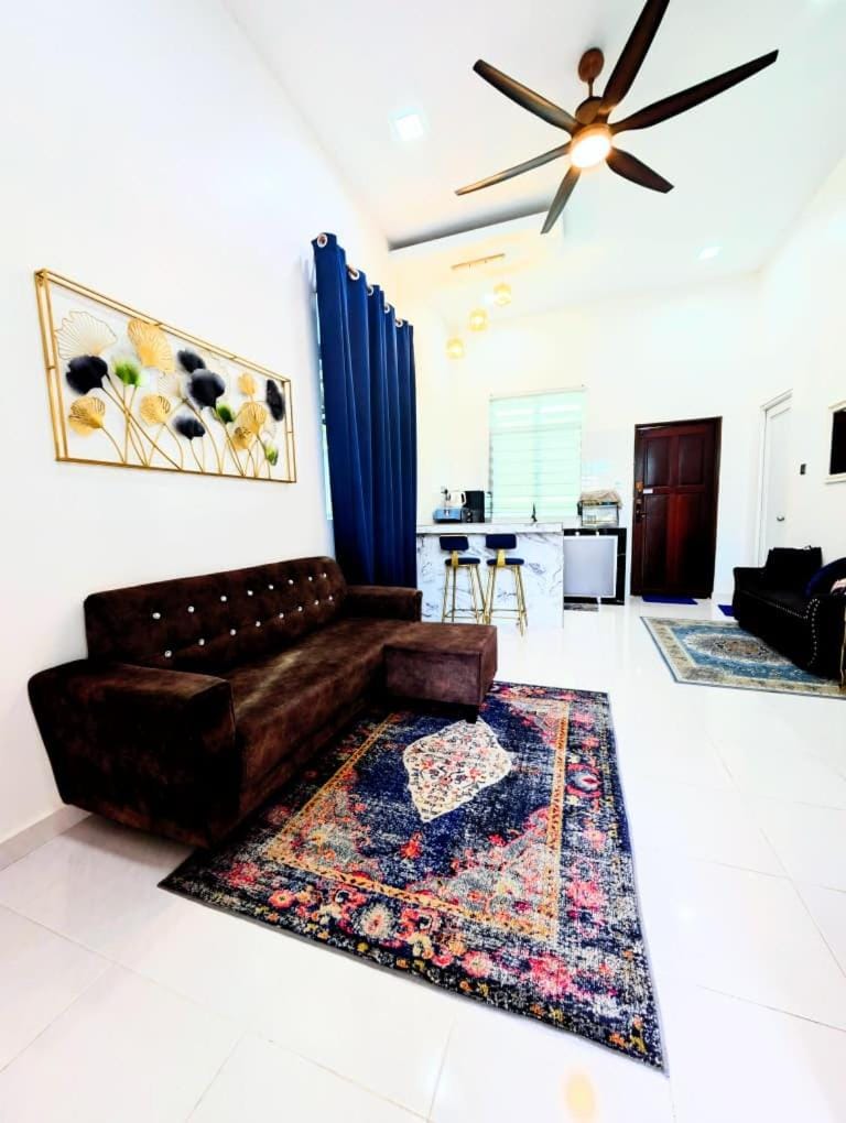 Communal lounge/ TV room, TV and multimedia, Living room, Seating area, Evening entertainment
