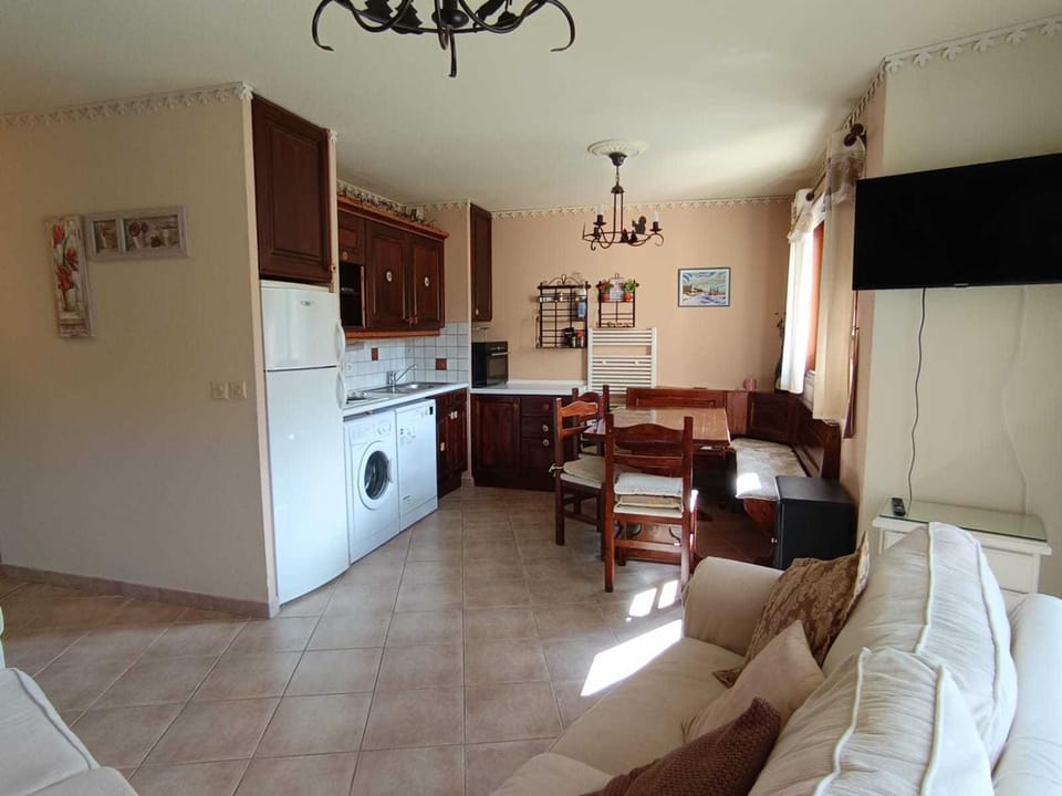 Appartement fonctionnel pour 5 personnes avec animaux acceptés, parking et balcon sud - FR-1-445-226 Apartment in Montgenèvre