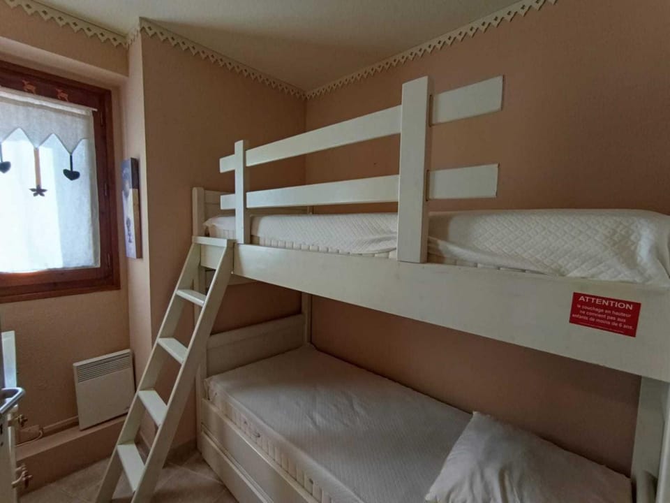 Appartement fonctionnel pour 5 personnes avec animaux acceptés, parking et balcon sud - FR-1-445-226 Apartment in Montgenèvre
