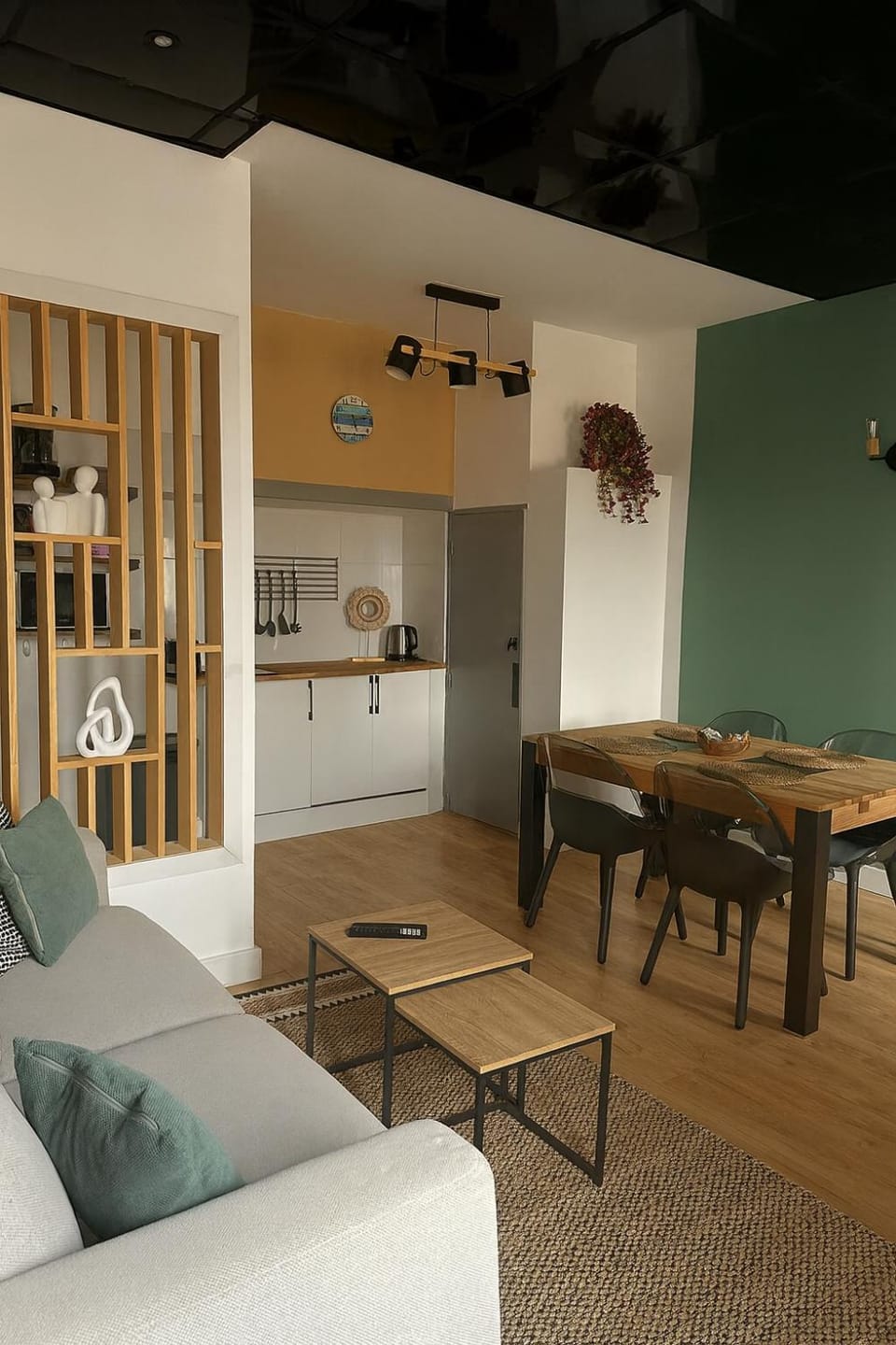 Living room, Dining area