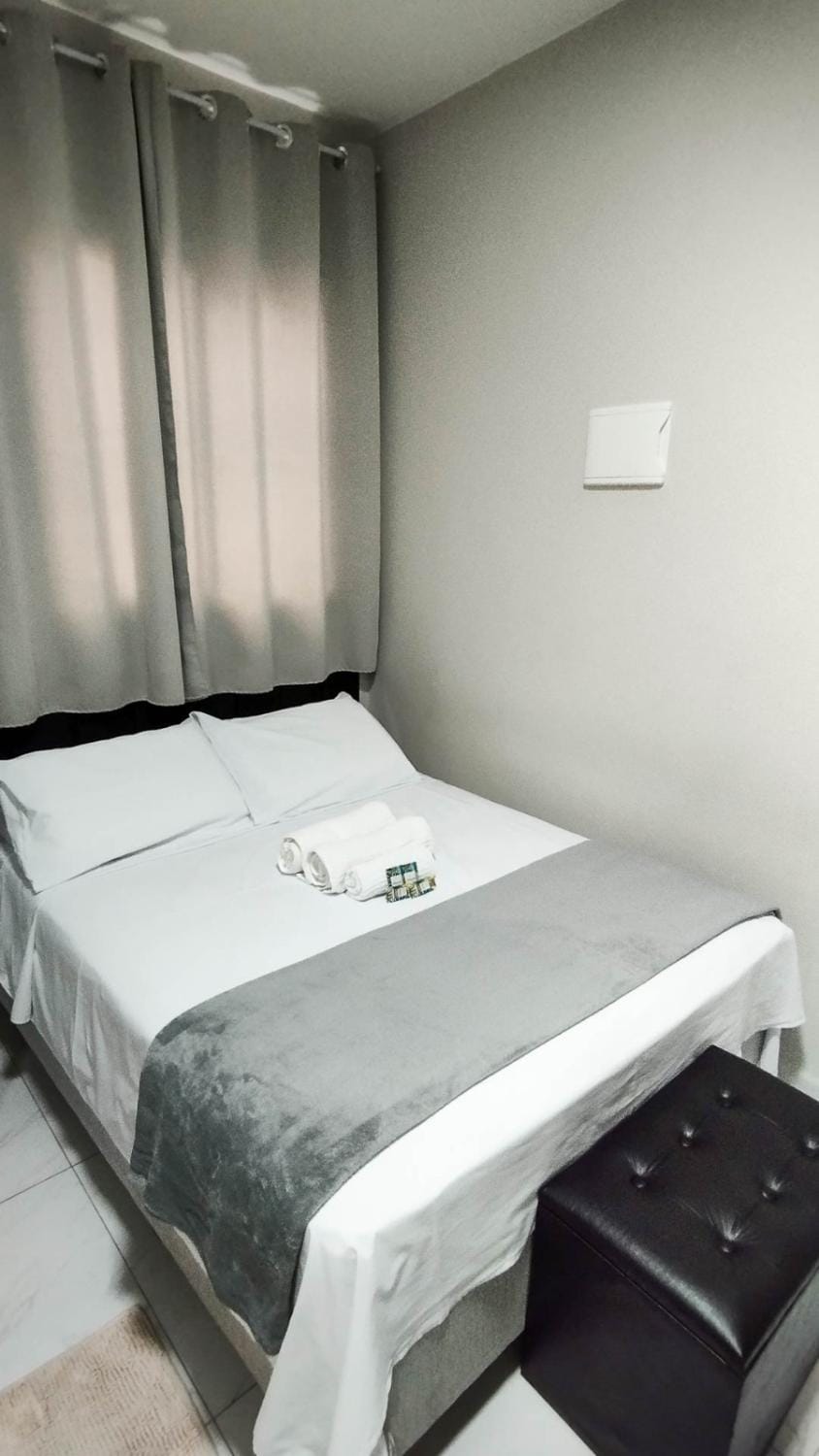 Bedroom, towels