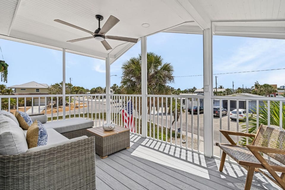 197 Beach Daze- 3BR Pool Home, with Deeded Beach Access! home House in Estero Island