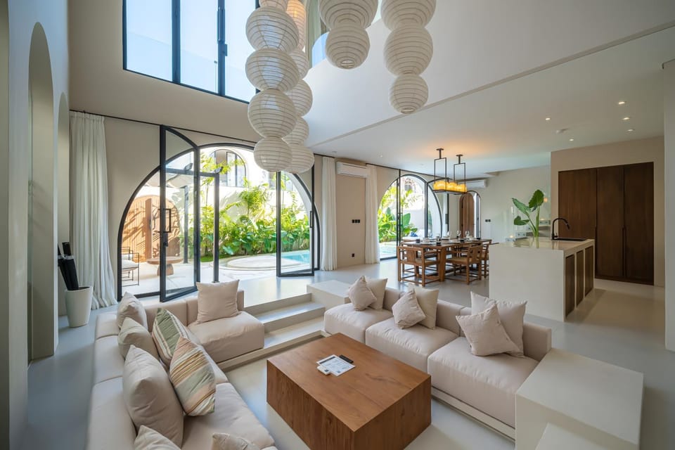 Villa Padang Senang - Tropical Luxe 3BR, Short Walk to the Beach Villa in Bali