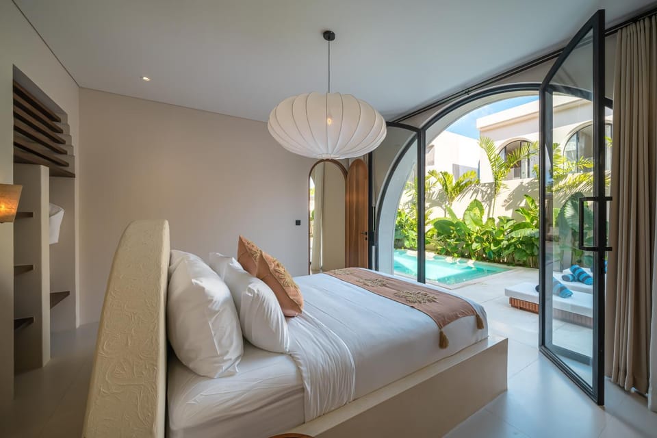 Villa Padang Senang - Tropical Luxe 3BR, Short Walk to the Beach Villa in Bali