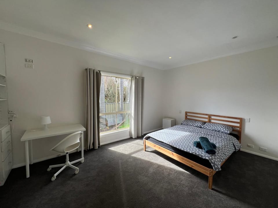 Comfortable Queen Room next to Shopping Centre and Station - SH3 Vacation rental in Sydney