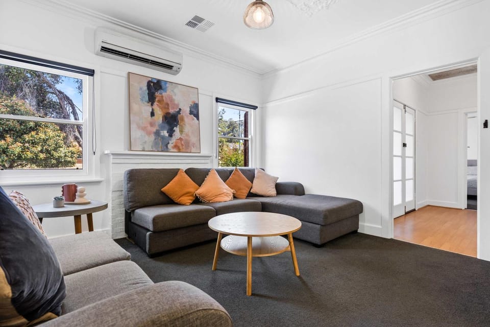 TV and multimedia, Living room, air conditioner