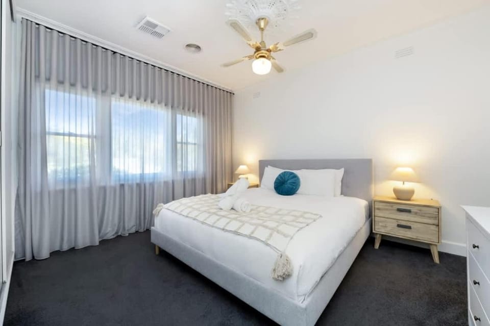 Bedroom, air conditioner